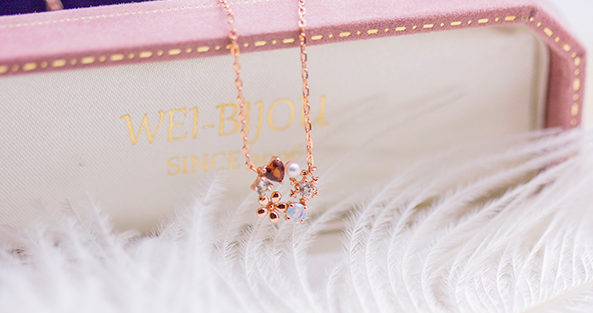Elegant Japanese Floral Pearl & Garnet Necklace