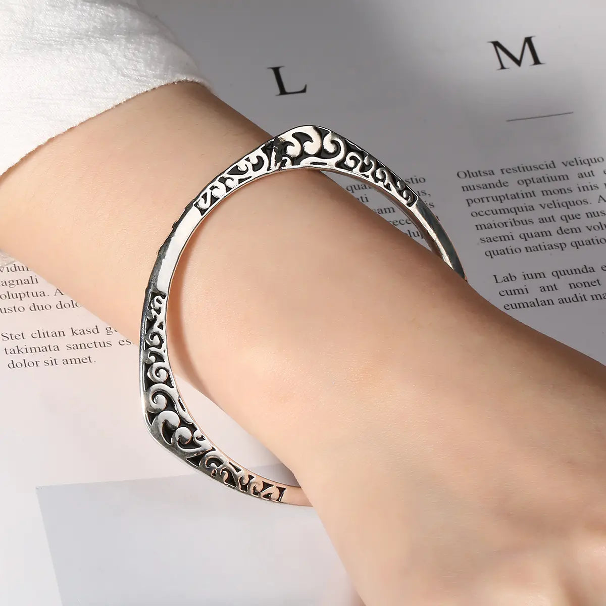 Vintage Floral Design Thai Silver Bracelet (Elegant)